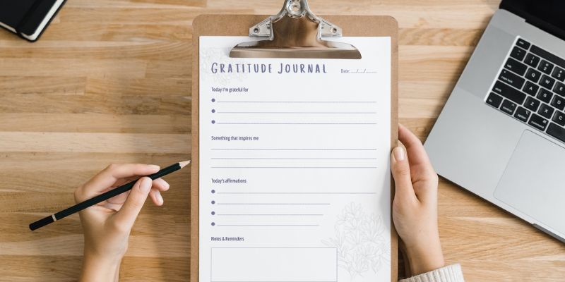 40 prompts for gratitude journal header image